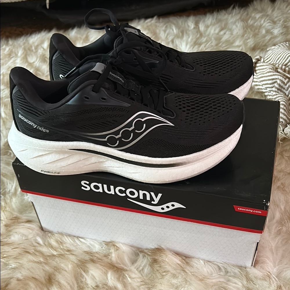 Saucony Ride 18 Size 8.5 Wide